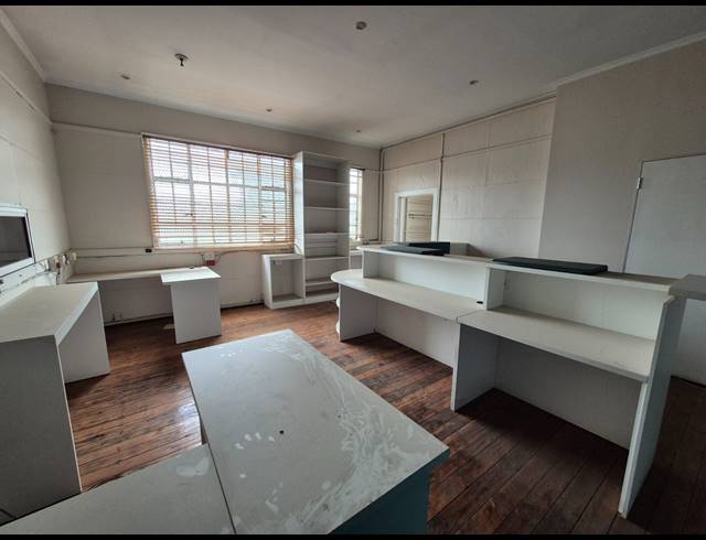 700M² WAREHOUSE TO LET IN DRIEHOEK